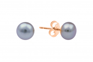 Gold earrings with pearls