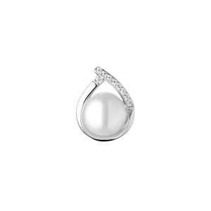Silver pendant with pearl