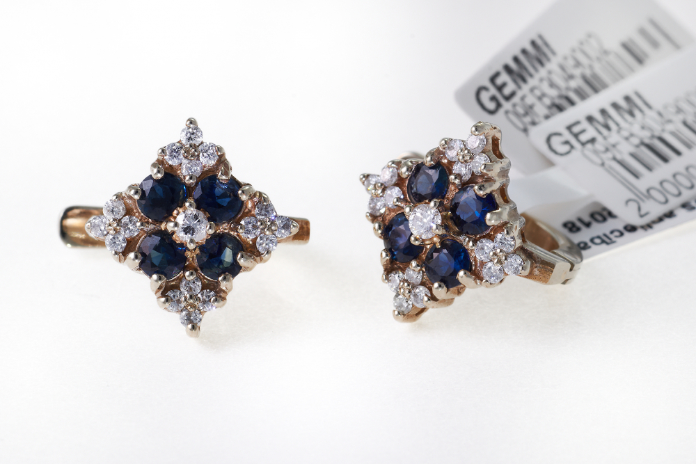 Gold earrings sapphire and diamond