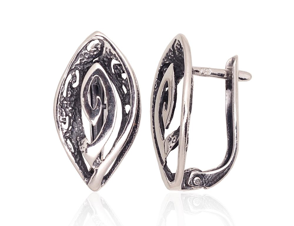 Silver earrings with 'english' lock