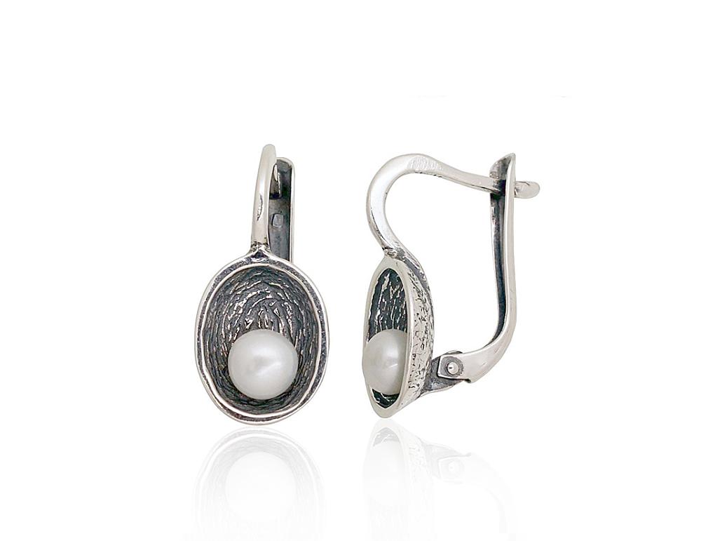 Silver earrings with 'english' lock