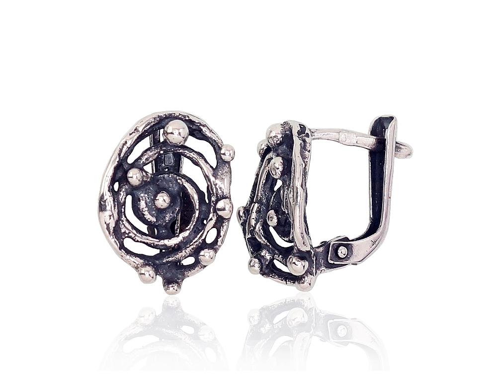 Silver earrings with 'english' lock