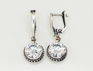 Silver earrings with 'english' lock