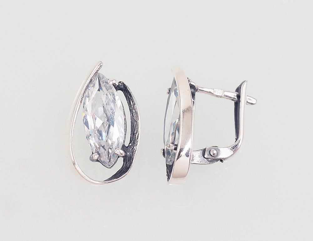 Серебряные серьги на английском замке