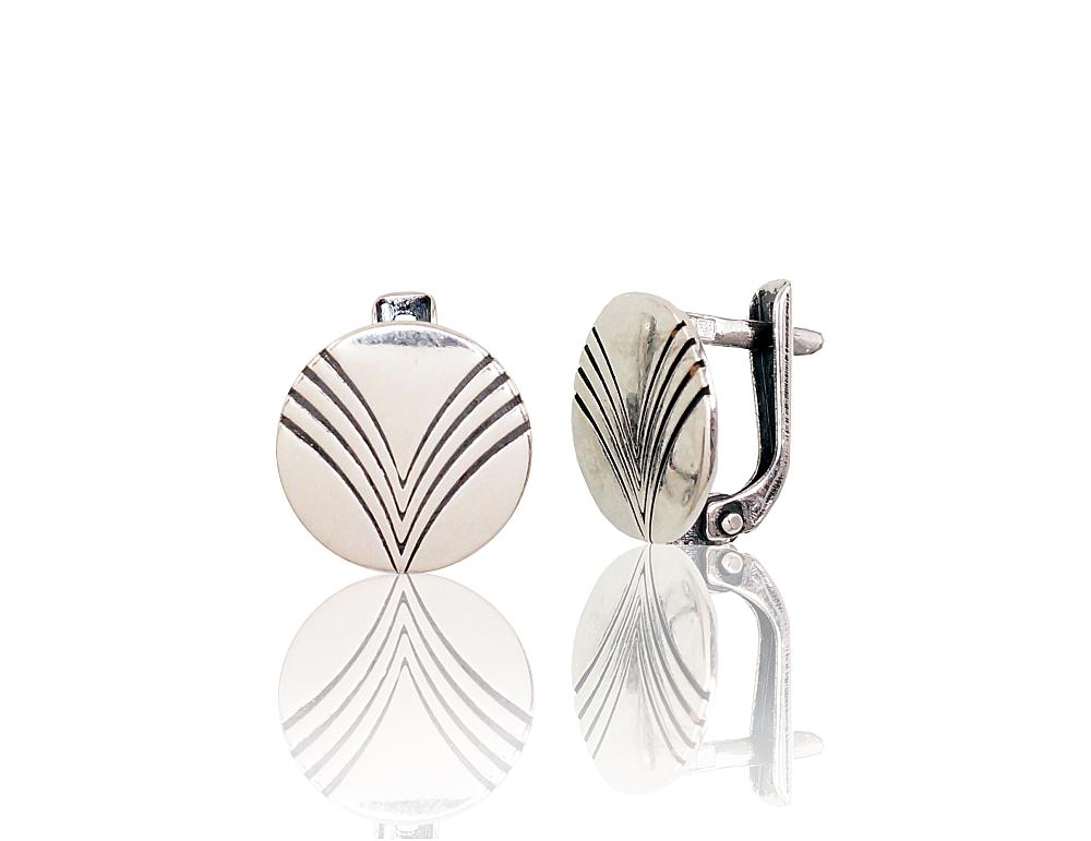 Silver earrings with 'english' lock