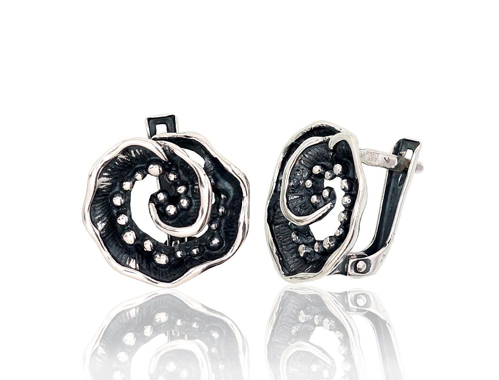 Silver earrings with 'english' lock
