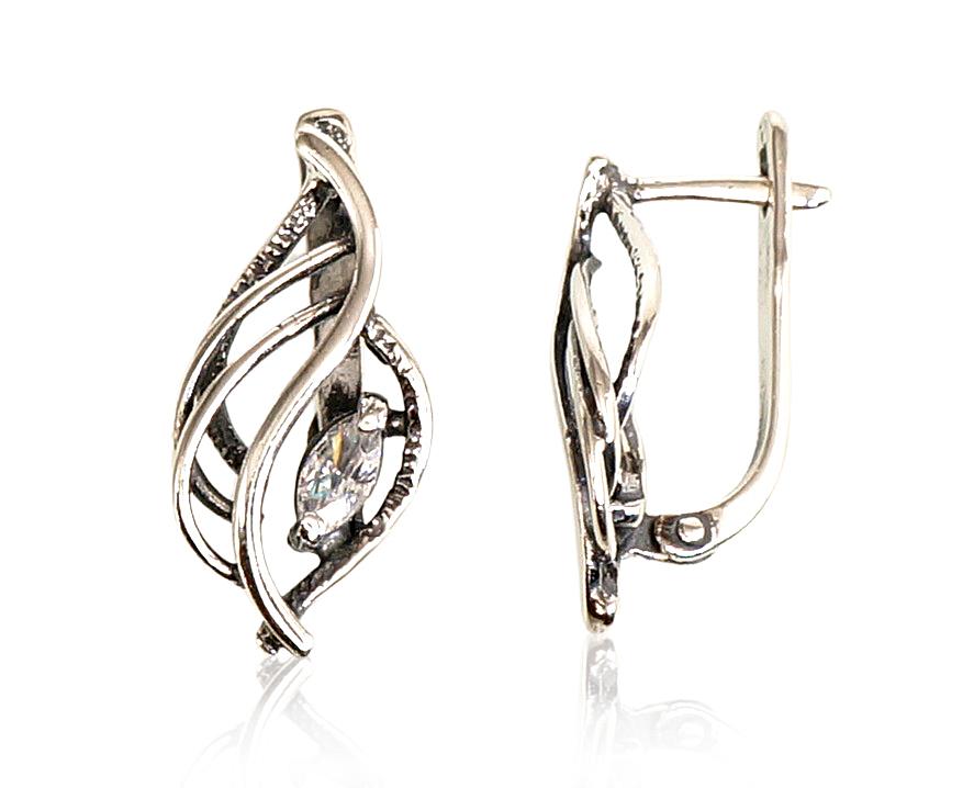 Silver earrings with 'english' lock