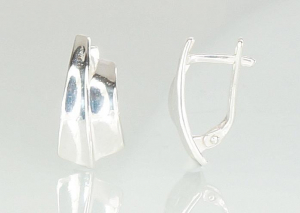 Silver earrings with 'english' lock