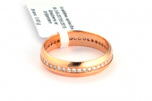 Gold wedding ring with diamond