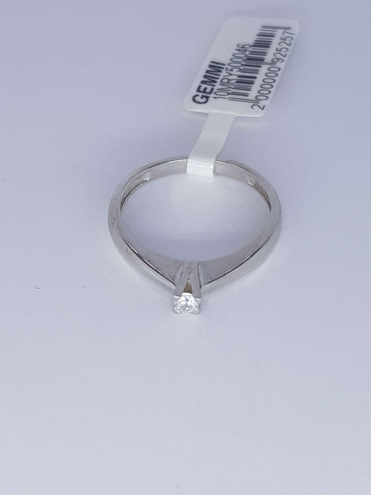 Silver ring with phianite