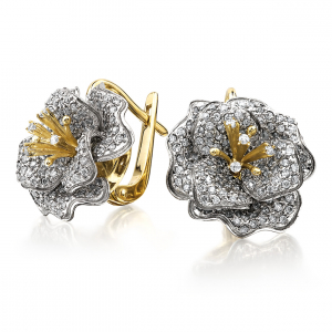 Gold earrings with diamond