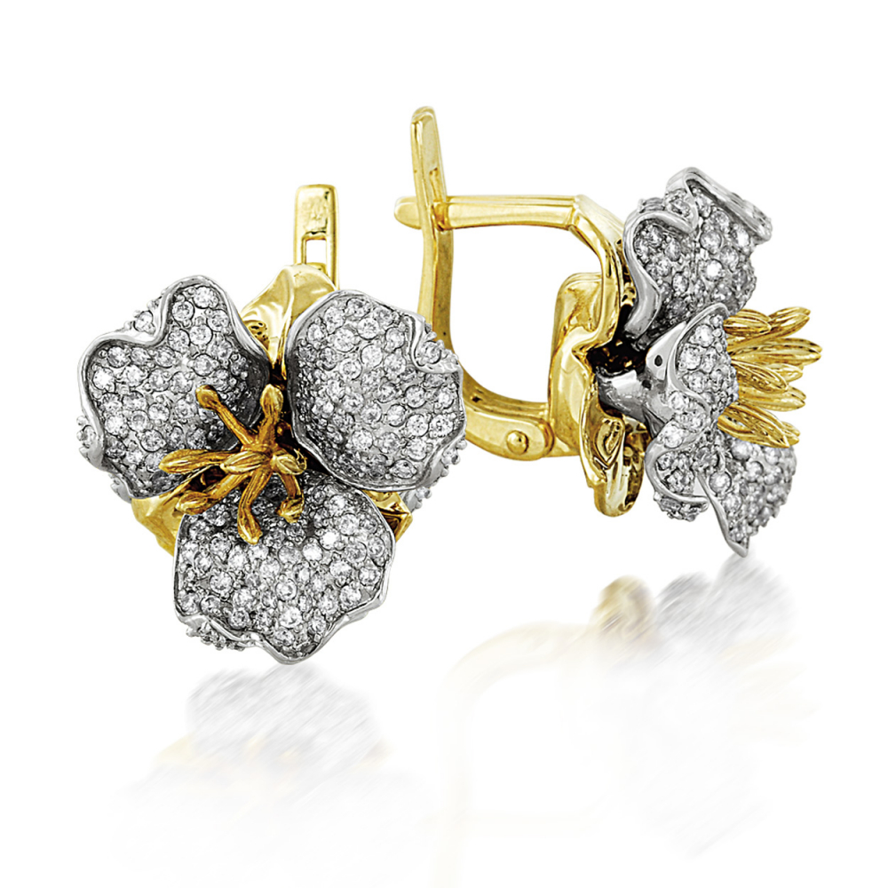 Gold earrings with diamonds