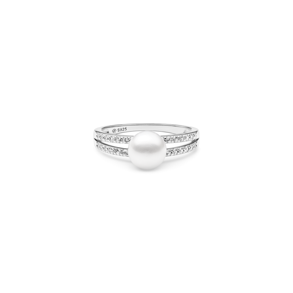 Silver ring with pearl