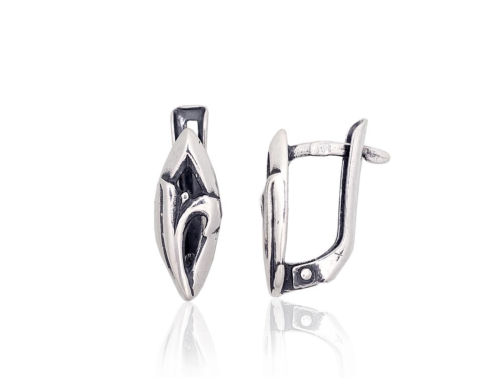 Silver earrings with 'english' lock