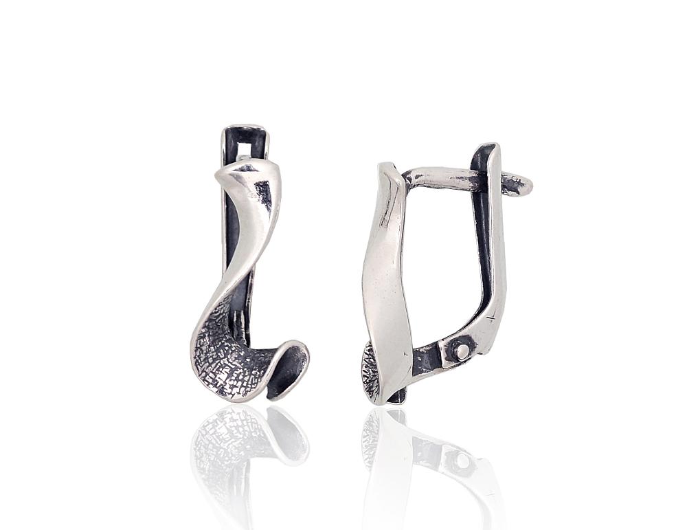 Silver earrings with 'english' lock