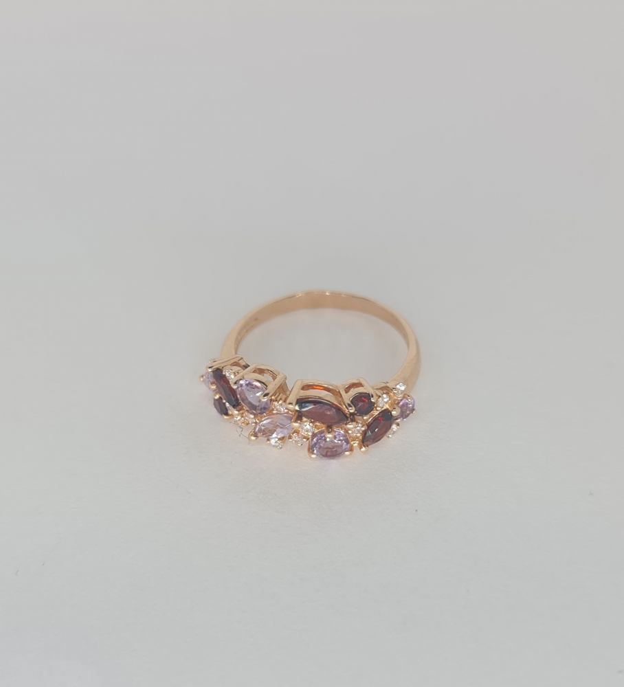 Gold ring with semiprecious stones