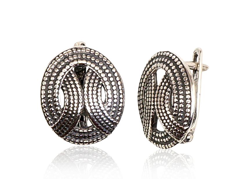 Silver earrings with 'english' lock