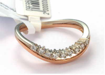 Gold ring with diamonds