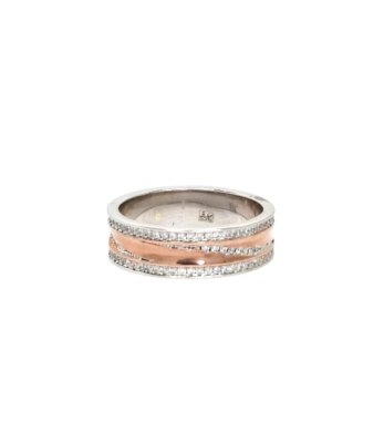 Silver ring with phianite